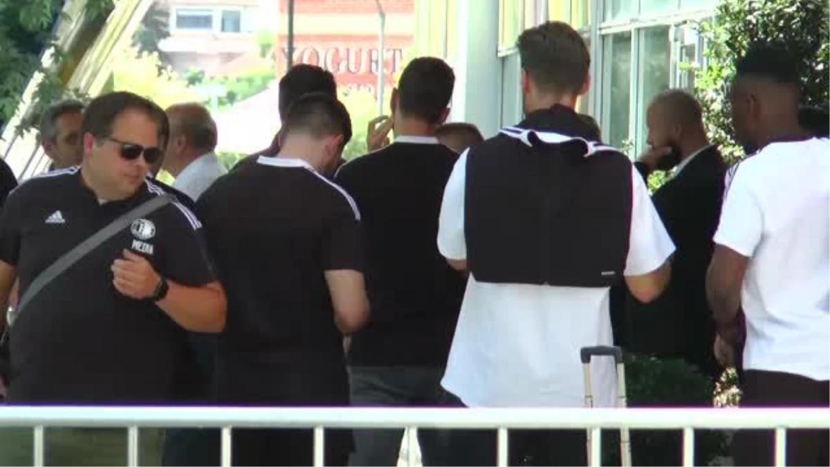 UEFA Avrupa Konferans Ligi finali için takımlar Tiran\'a geldi