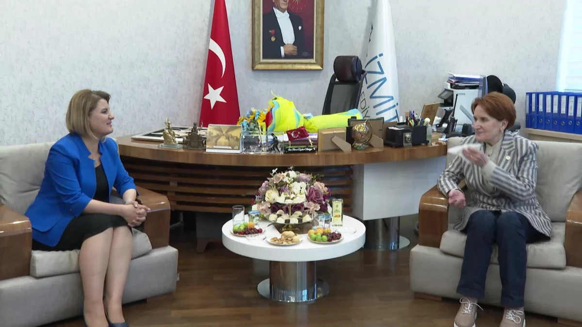 Akşener, İzmit Belediye Başkanı Fatma Kaplan Hürriyet\'i Ziyaret Etti