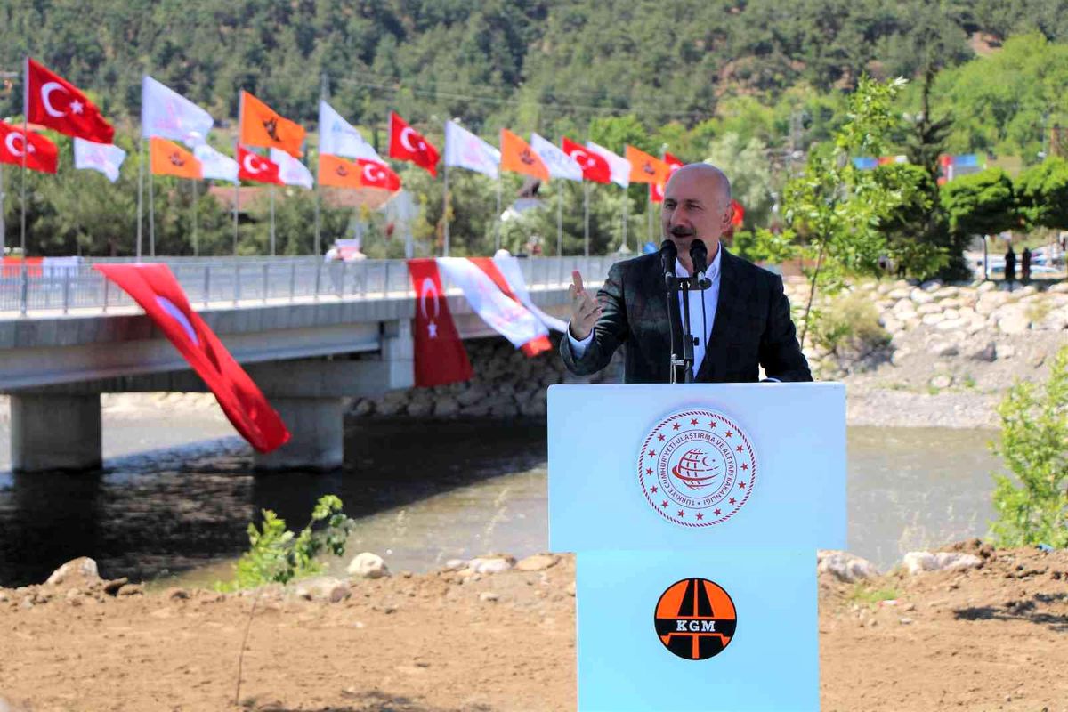 Bakan Karaismailoğlu: 'Türksat6A'yı 100. yılda uzaya göndermek adına yoğun çaba içindeyiz'