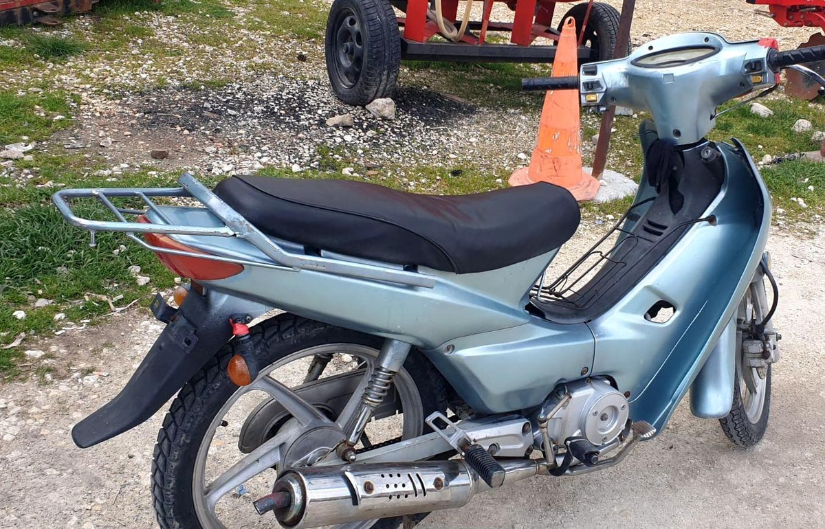 Çaldıkları motosikletlerle yakalandılar