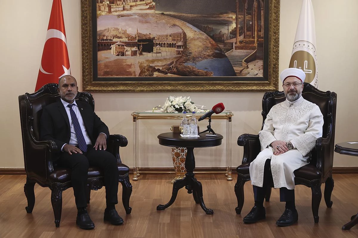 Diyanet İşleri Başkanı Erbaş, Maldivler İslam İşleri Bakanı Zahir ile görüştü