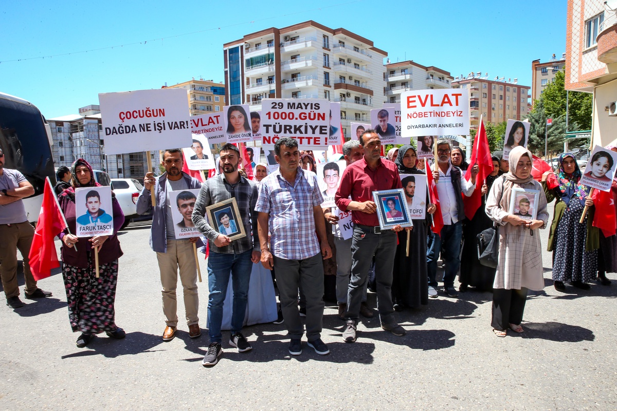 Diyarbakır annelerinin oturma eylemine 3 aile daha katıldı