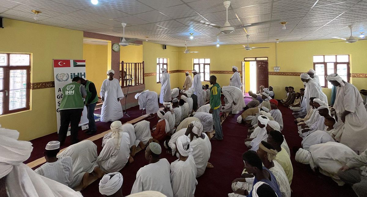 İHH tarafından Sudan\'da inşa edilen cami ibadete açıldı