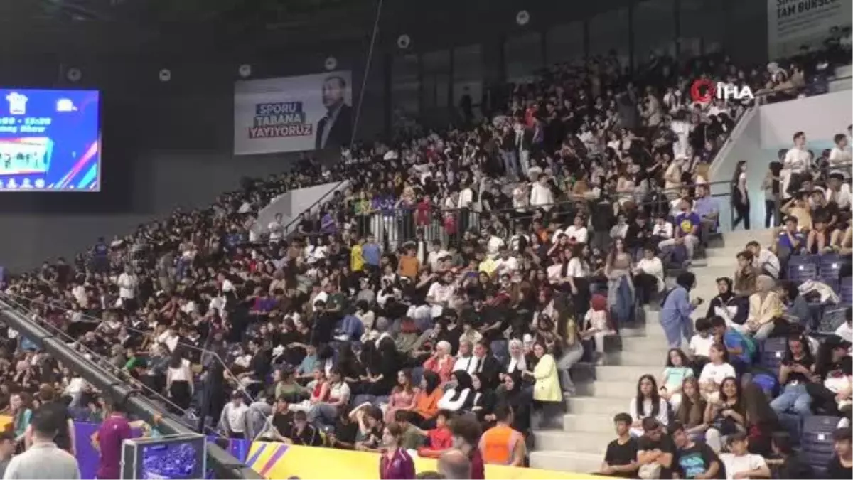 İstanbul Gençlik Oyunları'nda ödüller sahiplerine verildi