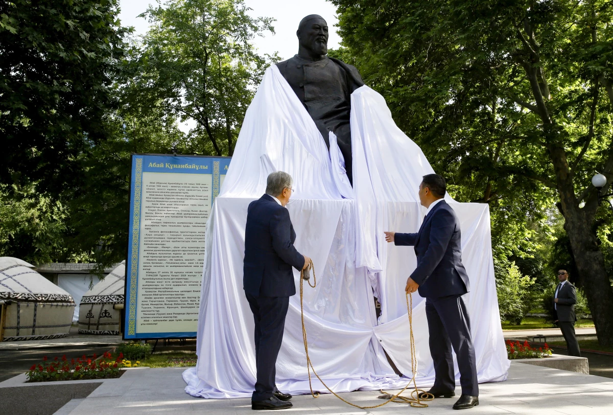 Kazak şair ve yazar Abay Kunanbayev anıtı Bişkek\'te açıldı