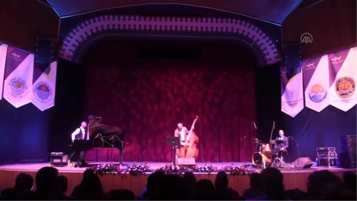 Kerem Görsev Trio, Uluslararası Müzik Festivali\'nde sahne aldı