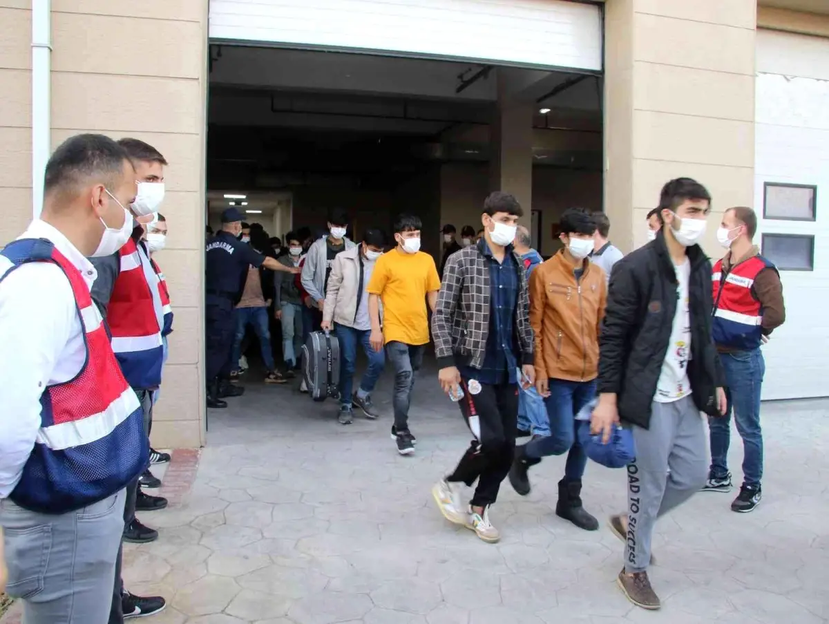 Kocaeli'de yakalanan 400 düzensiz göçmenden 272'si sınır dışı ediliyor