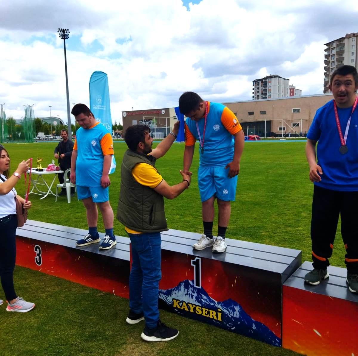 Kocasinan\'ın özel sporcularından 14 madalya