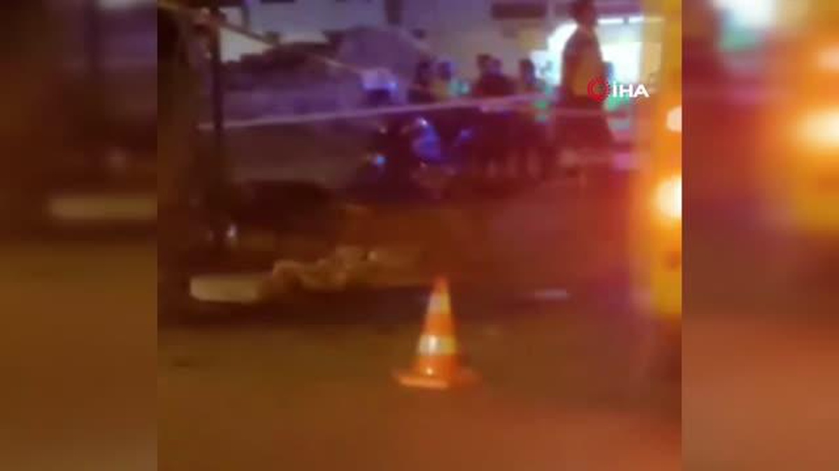 Kontrolden çıkan hafif ticari araç orta refüje devrildi: 1 ölü