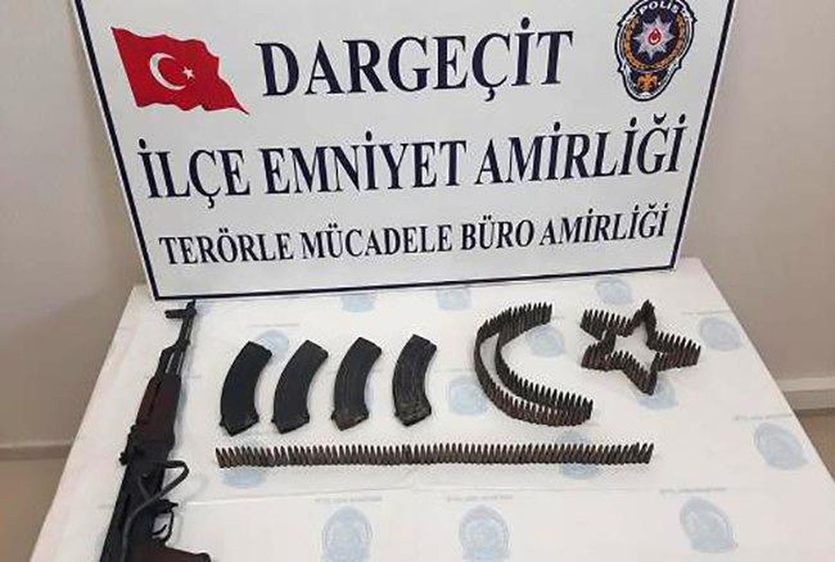 Mardin\'de metruk binada teröristlere ait uzun namlulu silah ve mühimmat ele geçirildi