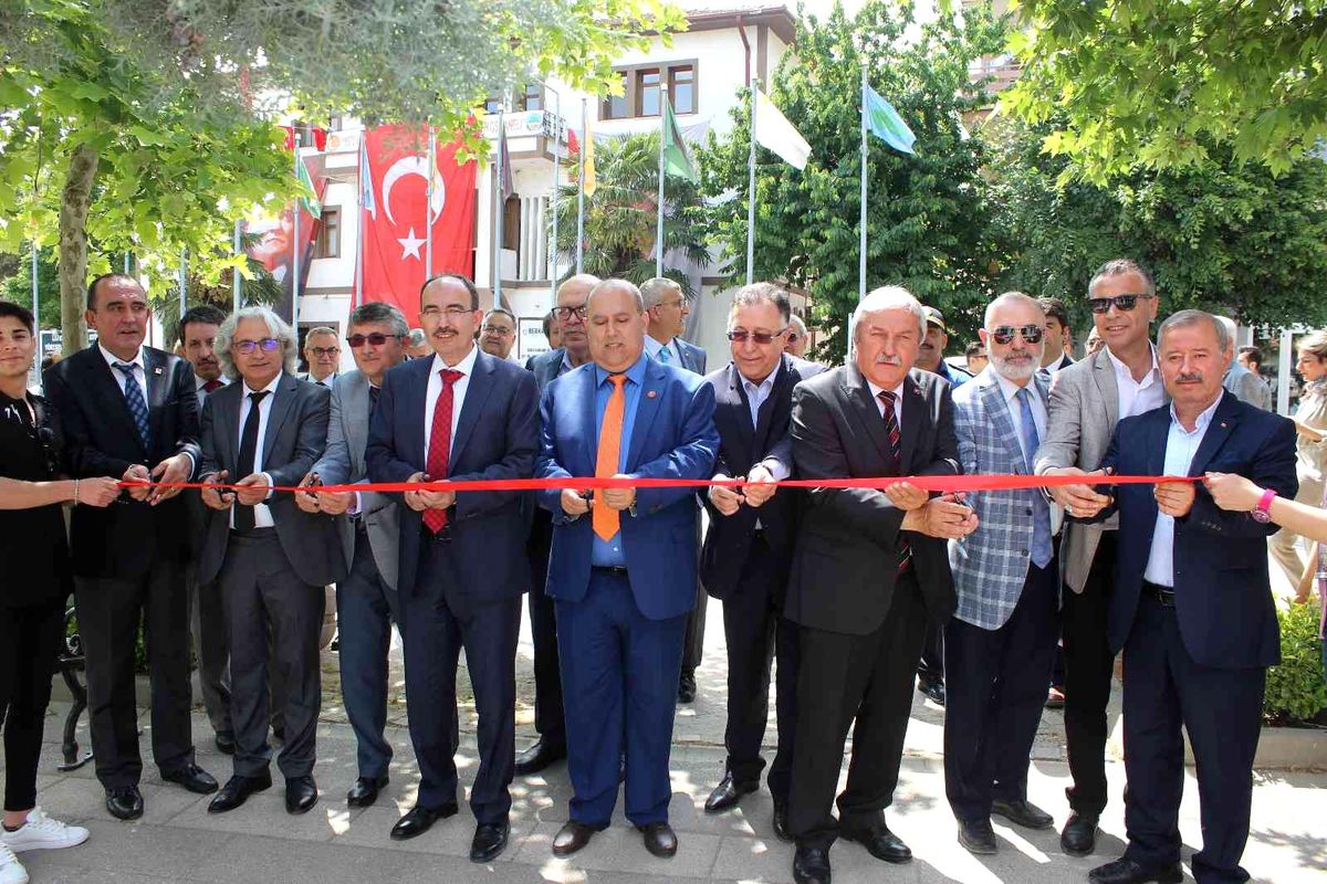Osmaneli\'de "Tarih, Mimari, Kültür Sempozyumu" başladı