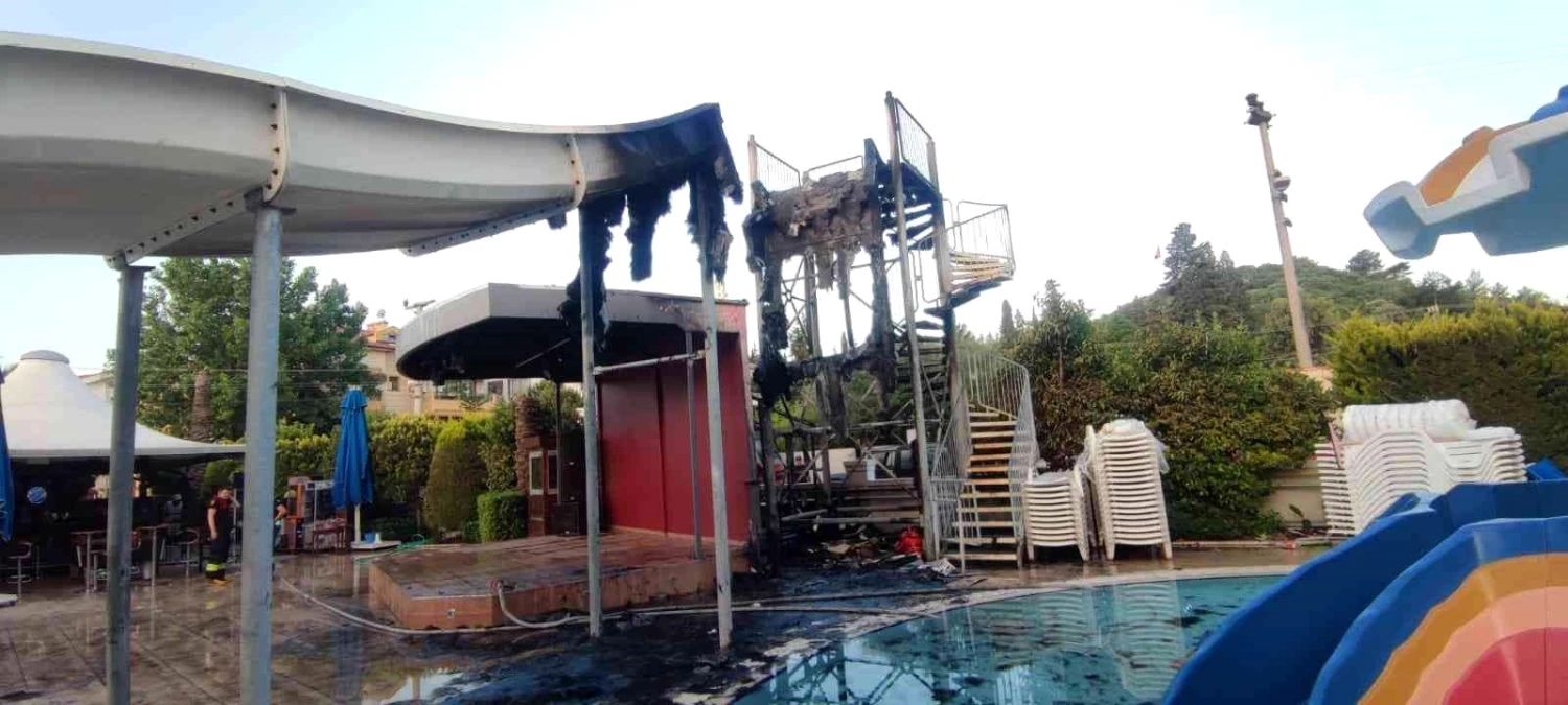 Muğla\'da bir otelin havuz başındaki kaydırak bölümünde çıkan yangın söndürüldü