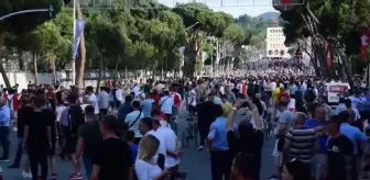 Roma ve Feyenoord taraftarları başkent Tiran sokaklarını doldurdu