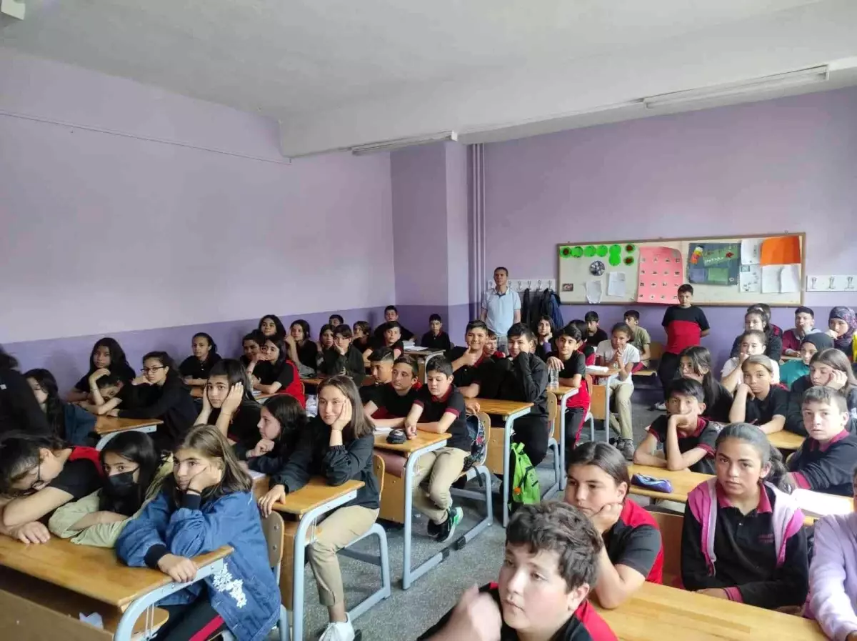 Sandıklı\'da çocuk ve ergenlere bilişim teknolojilerinin etkisi semineri