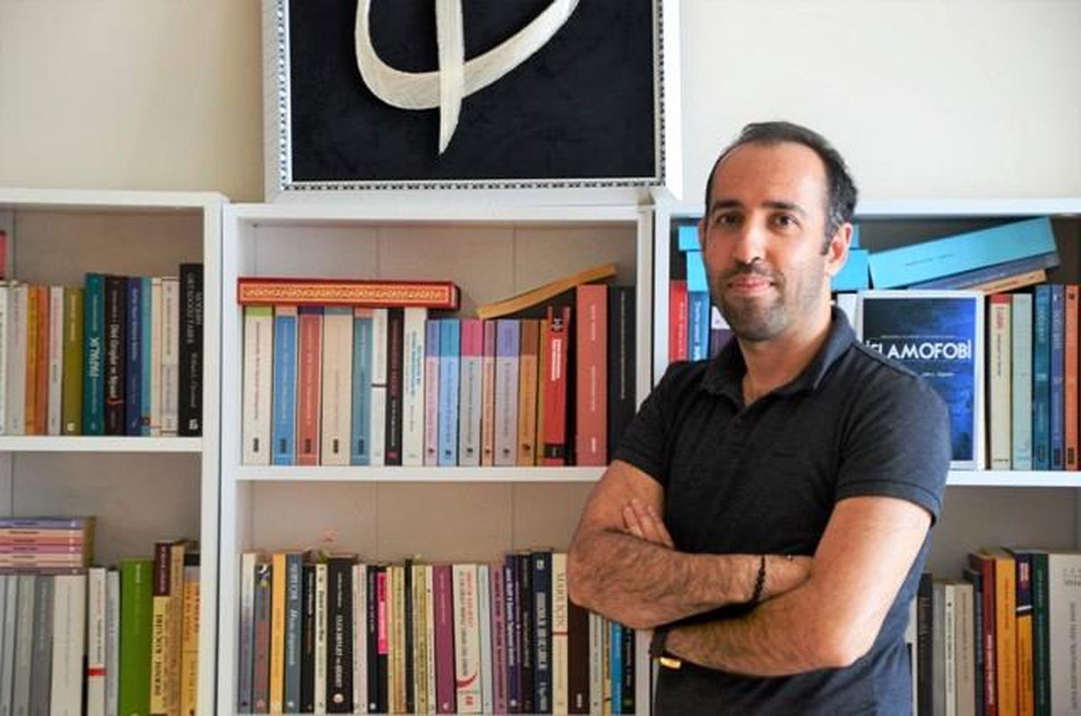 Sosyolog Doç. Dr. Adem Palabıyık: "Bu ülkede FETÖ\'cülerden sonra kaçan tek isim 15 Temmuz gecesi Kılıçdaroğlu\'dur"