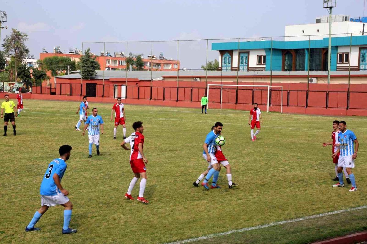 Toroslar\'da Mahalleler Arası Futbol Turnuvası heyecanı sürüyor