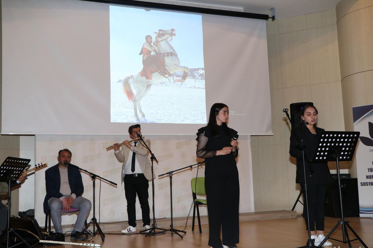 Vanlı lise öğrencileri türkü yarışmasında 'Kırmızı Gül' ile finale kaldı
