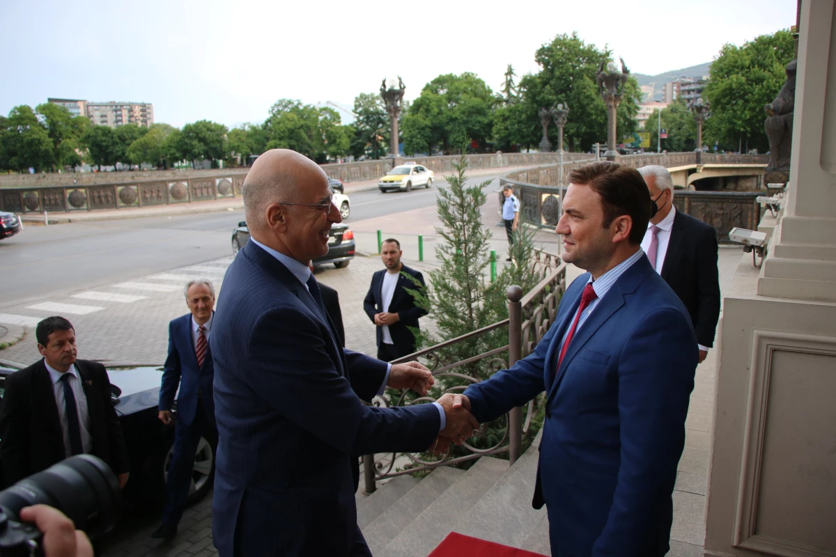 Yunanistan Dışişleri Bakanı, Kuzey Makedonya\'da mevkidaşıyla görüştü