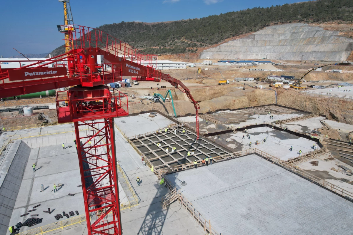 Akkuyu NGS\'nin dördüncü ünitesinde türbin binası temel plakasının betonu dökülüyor