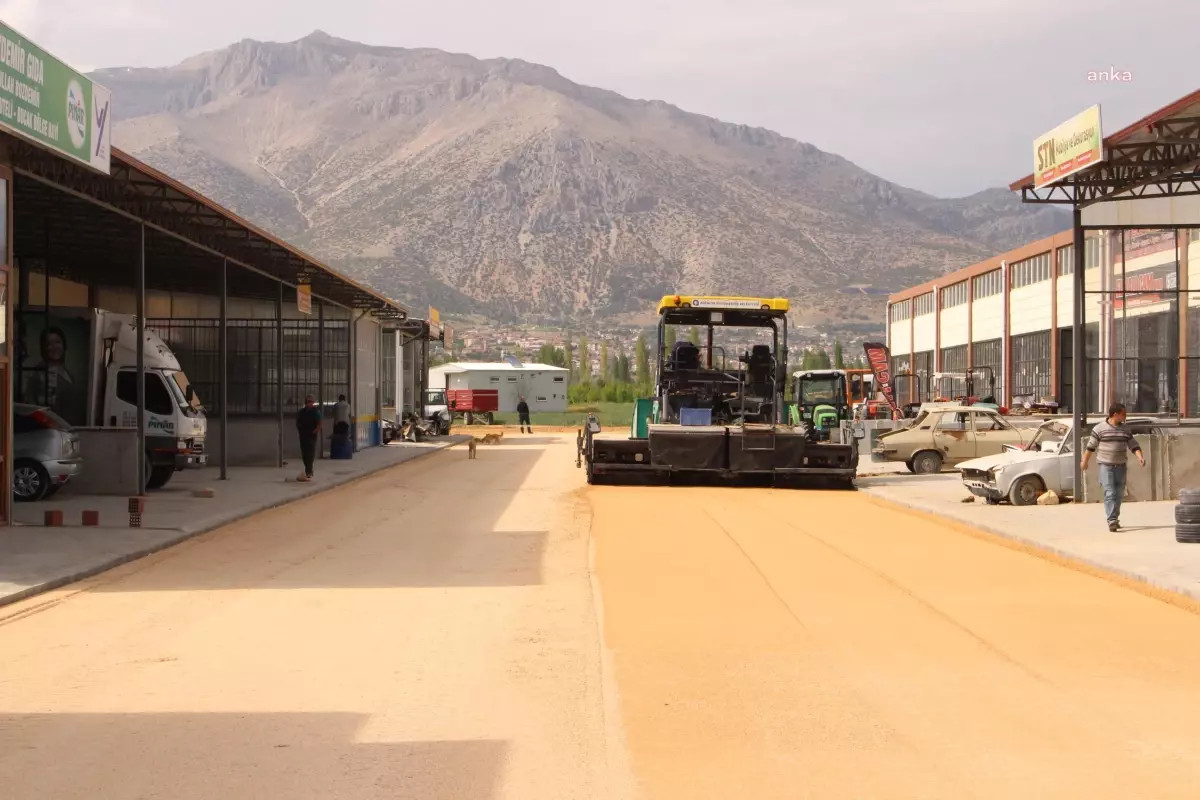 Antalya Büyükşehir'den Elmalı Sanayi Sitesi'nde Asfalt Çalışması