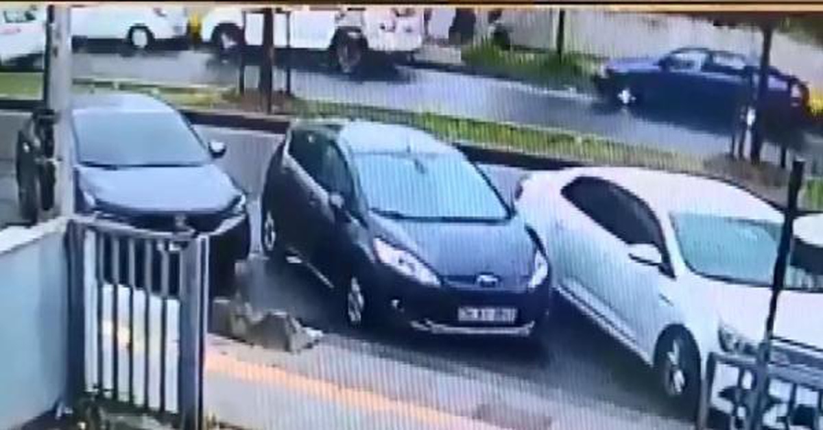 BAŞAKŞEHİR\'DE OTOMOBİLDEN 75 BİN DOLAR BÖYLE ÇALINDI