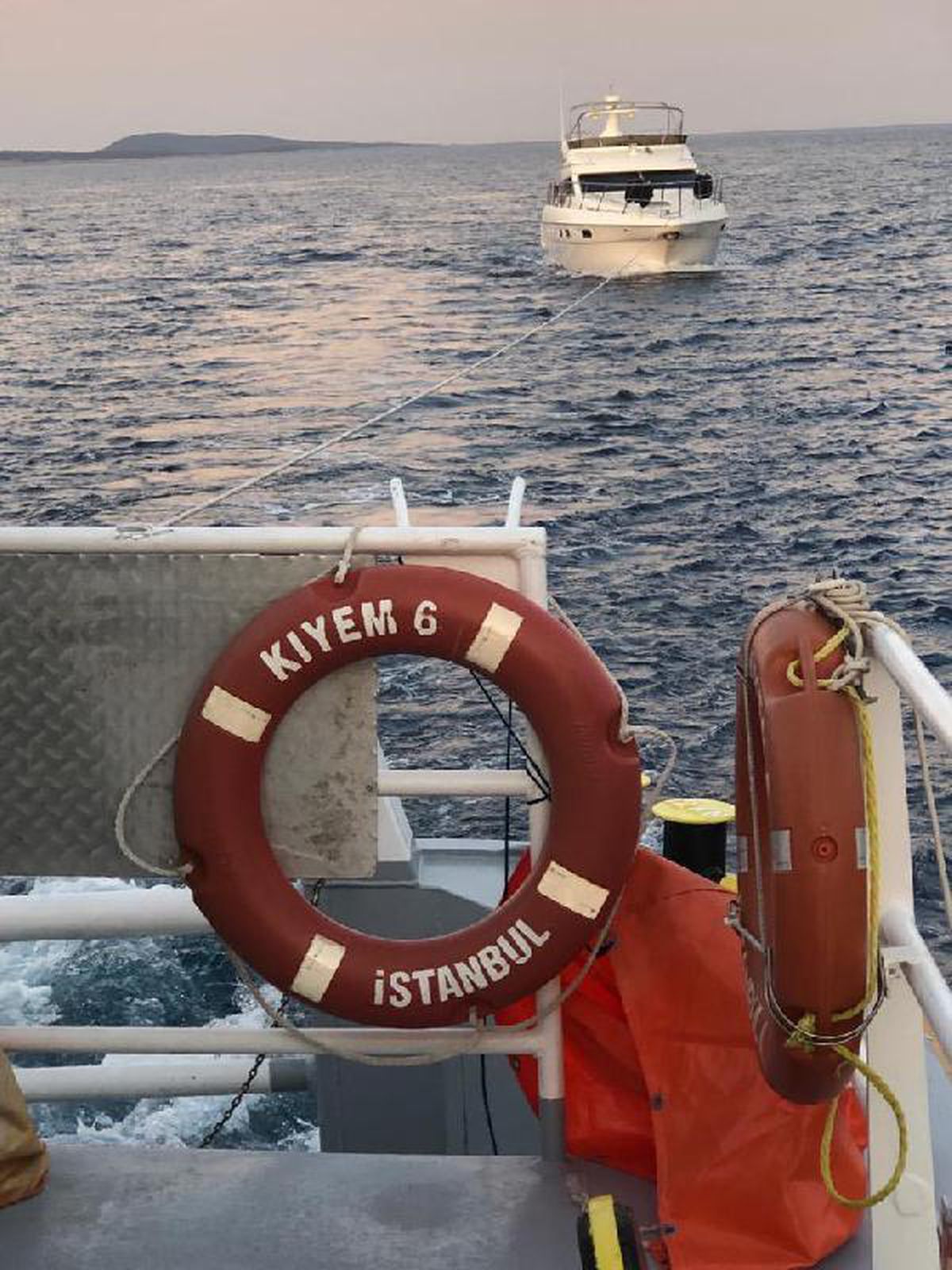 Bodrum\'da sürüklenen tekne kurtarıldı