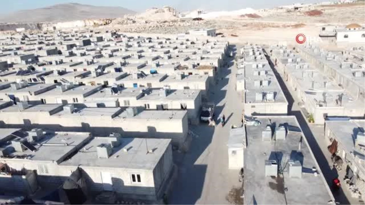 Briket evler İdlib\'teki sivillere yuva oluyor