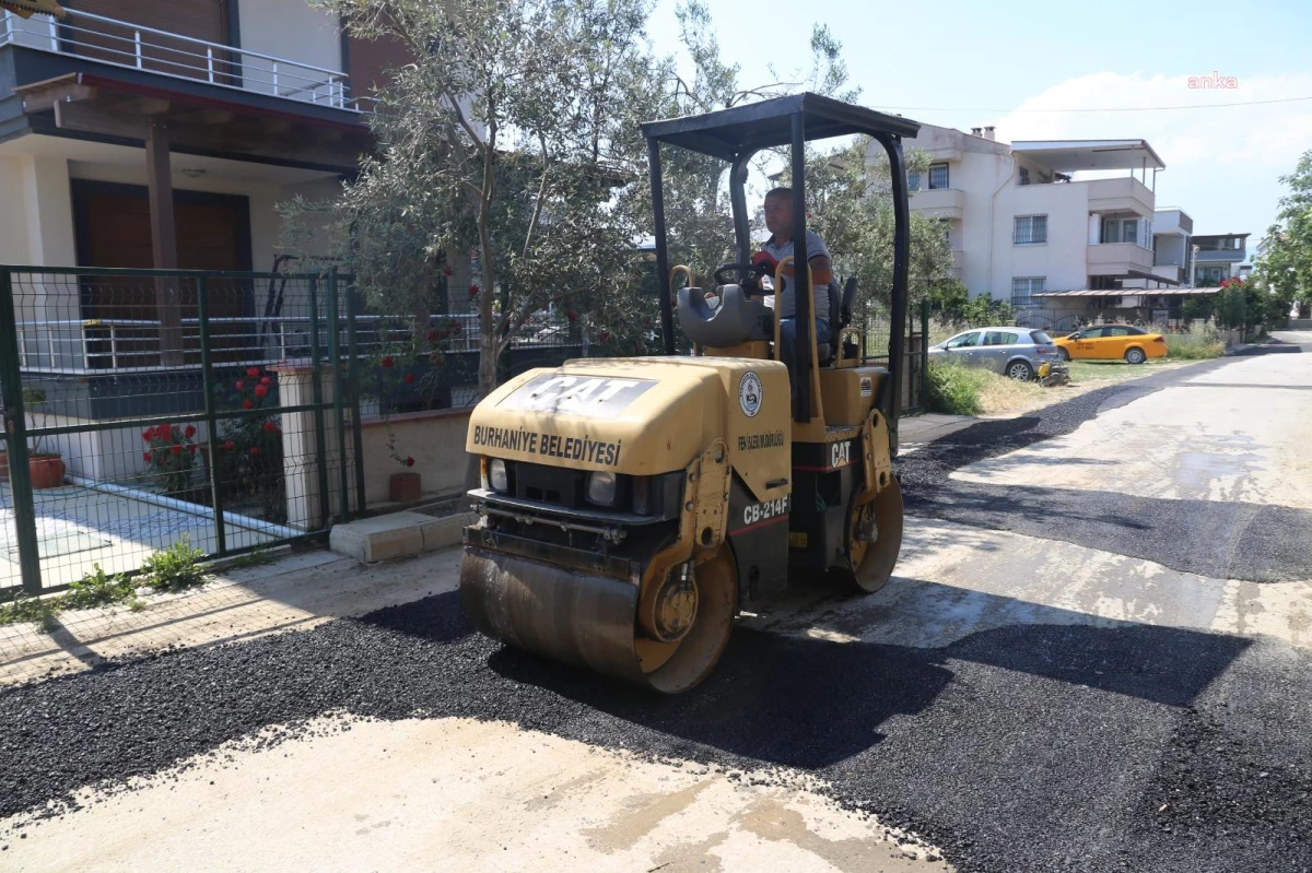 Burhaniye Belediyesi\'nden Bozulan Yollarda  Asfaltlama Çalışması