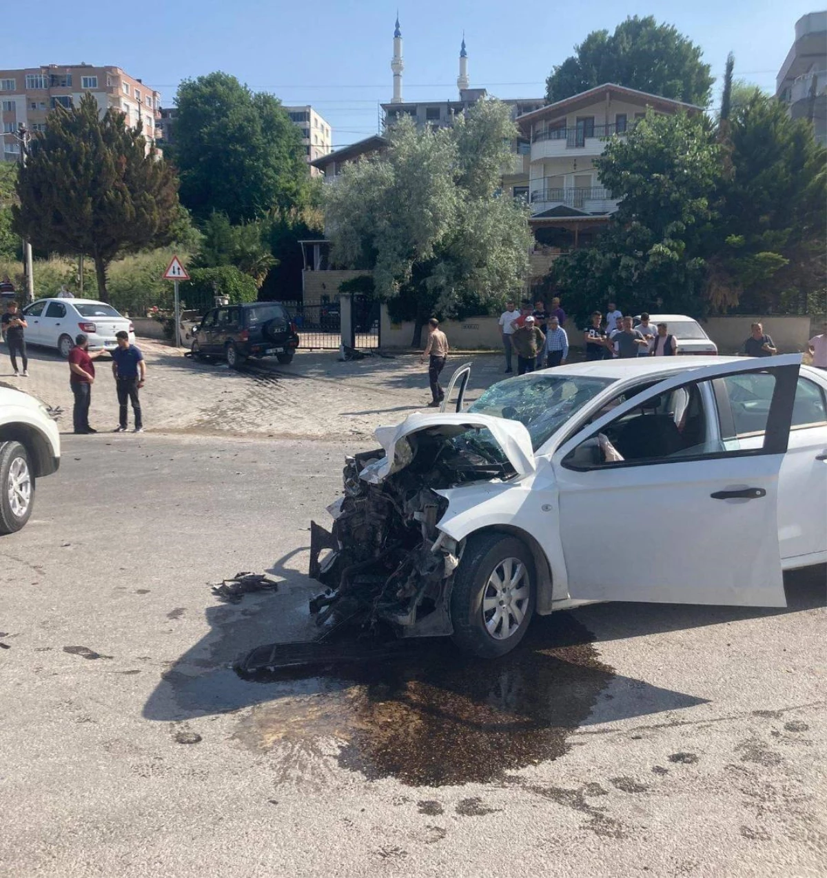 Bursa\'da iki otomobilin çarpıştığı kazada 6 kişi yaralandı