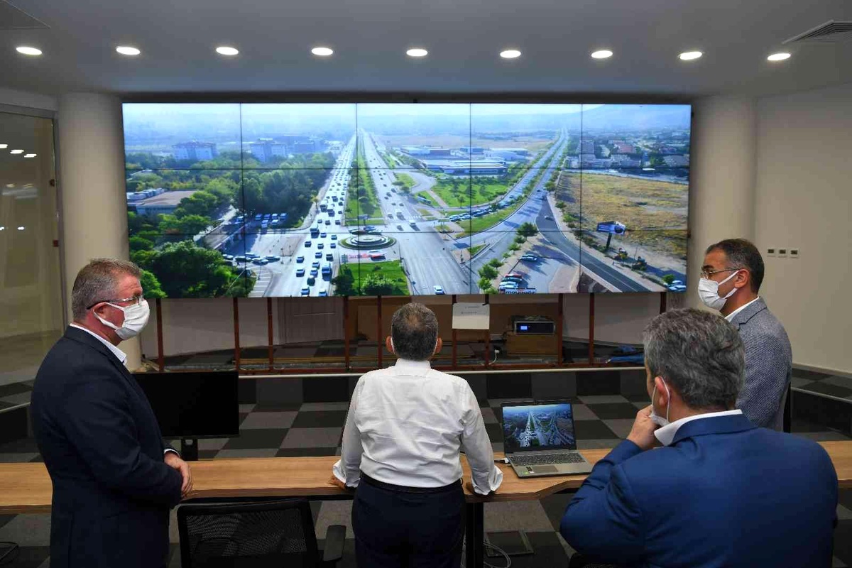 Büyükşehir\'e akıllı trafik ve sağlıkta tam not