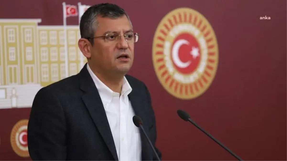 CHP'li Özel'den, 'Sosyal Medya' Düzenlemesine Tepki: 'Dezenformasyonla Mücadele Değil Basın Özgürlüğünü Boğma Teklifi'