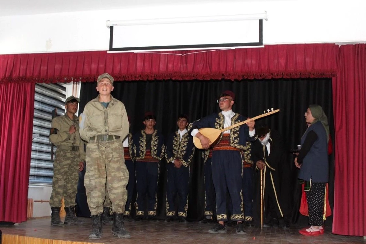 Çıldır\'da Aşık Şenlik tiyatrosu sergilendi