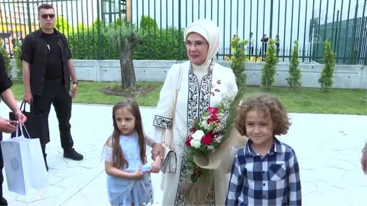 Emine Erdoğan: "Kendi özüne ulaşıp oradaki ışığı etrafına yayabilecek insanların yetişmesi için gerekli zemini hazırlamak, ustalık işidir"