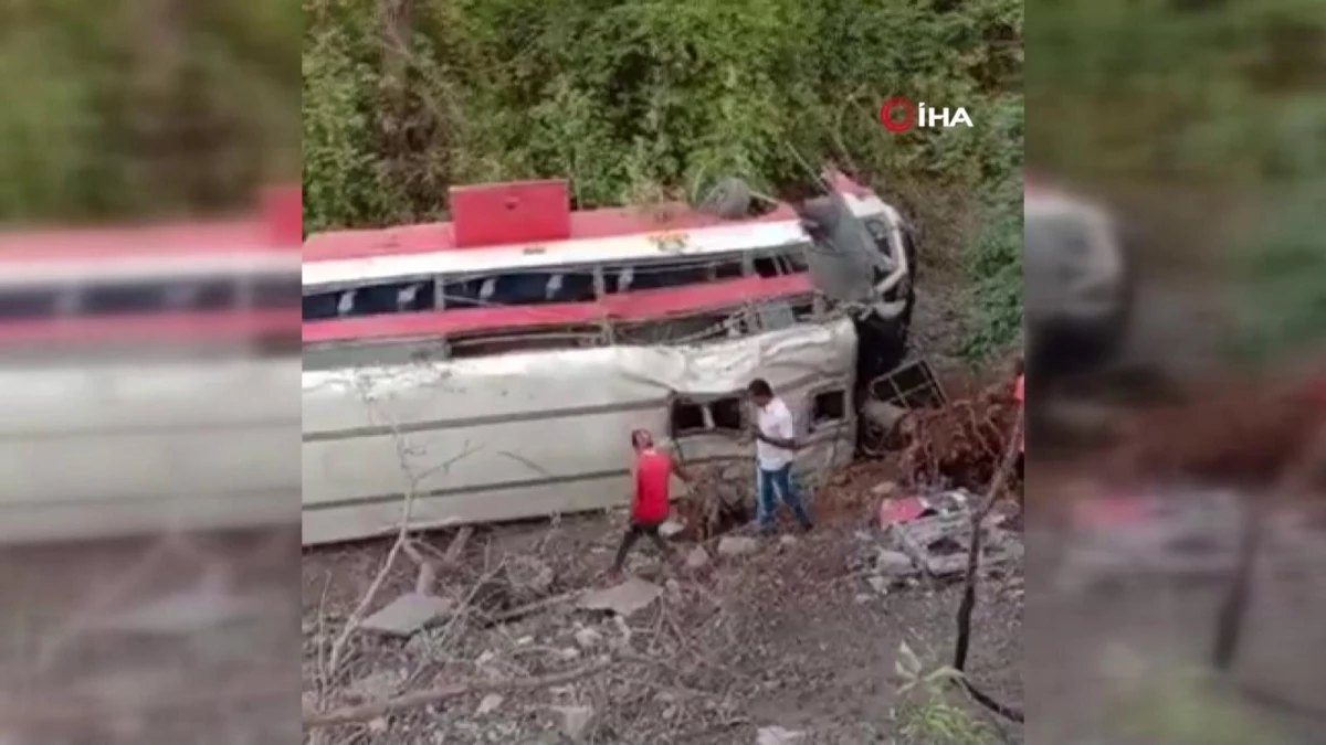 Hindistan\'da otobüs kazası: 16 yaralı