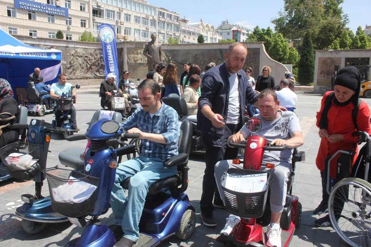 Hollandalı hayırseverlerden Kayseri\'deki engellilere araç desteği