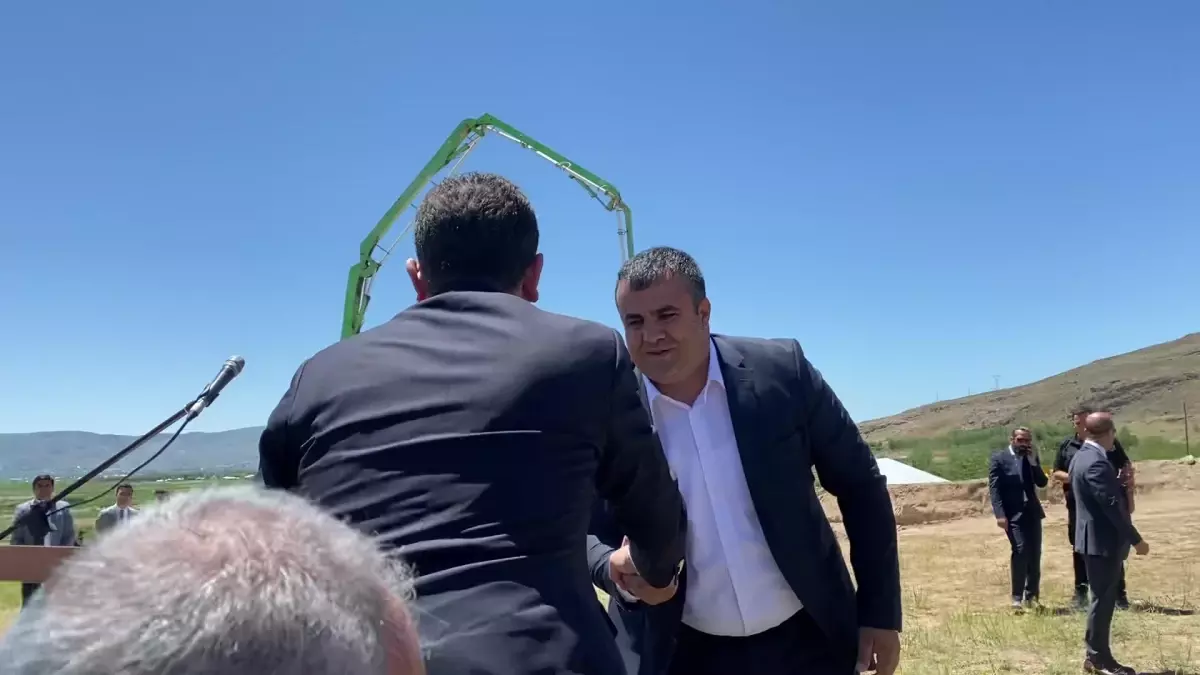 İmamoğlu Van Muradiye\'de: "Dilimiz, Yaşam Biçimimiz, Etnik Kökenimiz Ne Olursa Olsun Birbirimizle Yaşamanın Ne Kadar Büyük Mutluluk Olduğunu...