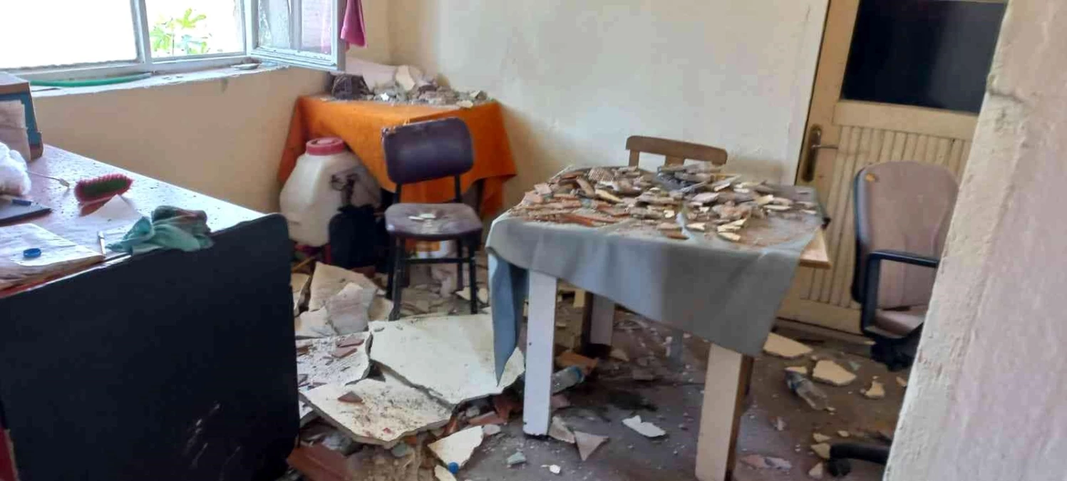 Kahvehanede çay içerlerken tavan çöktü: 1\'i ağır, 2 kişi yaralandı