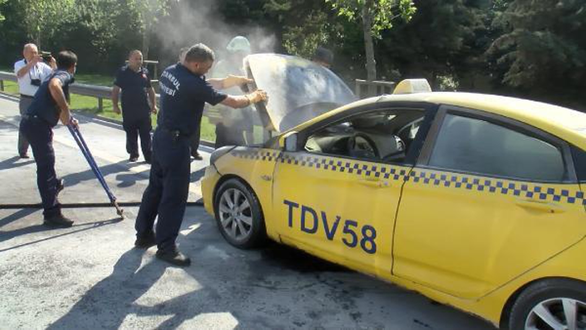 KARTAL\'DA TAKSİ YANDI
