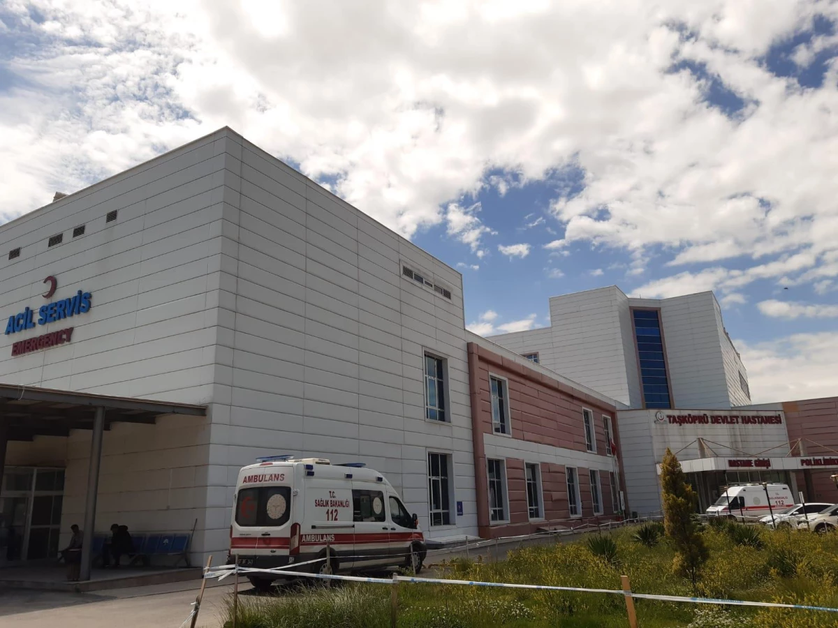 Kastamonu\'da 20 öğrenci bulantı ve kusma şikayetiyle hastaneye kaldırıldı