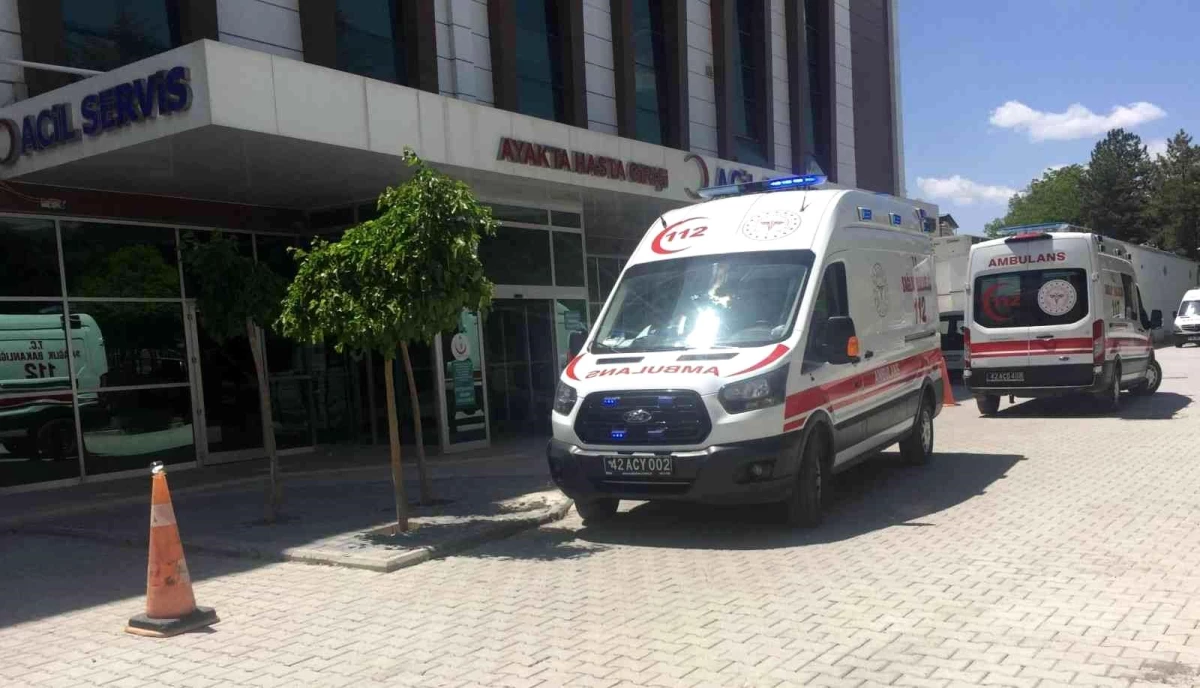 Konya\'da otomobil ile kamyon çarpıştı: 2 yaralı