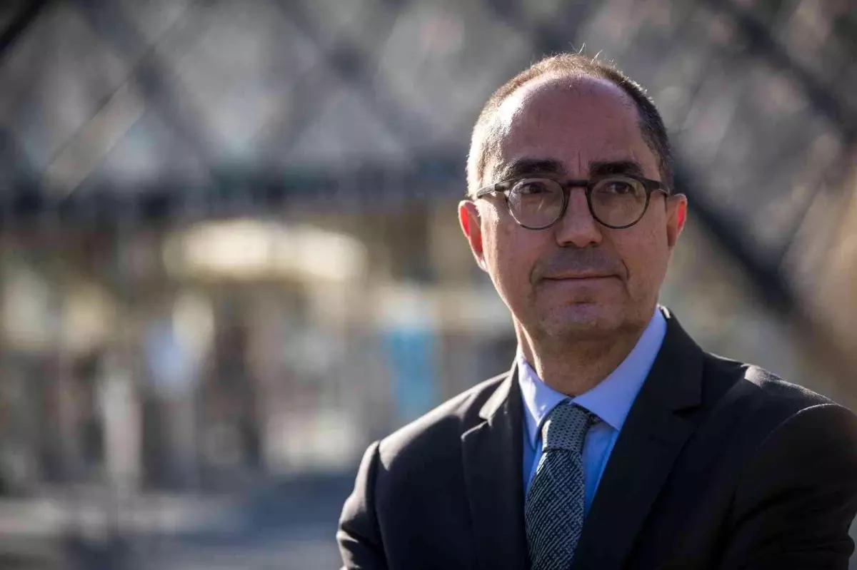 Louvre Müzesi\'nin eski müdürüne tarihi eser kaçakçılığına karışma suçlaması