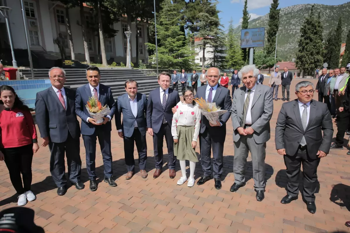 Milli Eğitim Bakan Yardımcısı Şensoy, Akseki Şahinler Mesleki ve Teknik Anadolu Lisesi\'nde incelemede bulundu