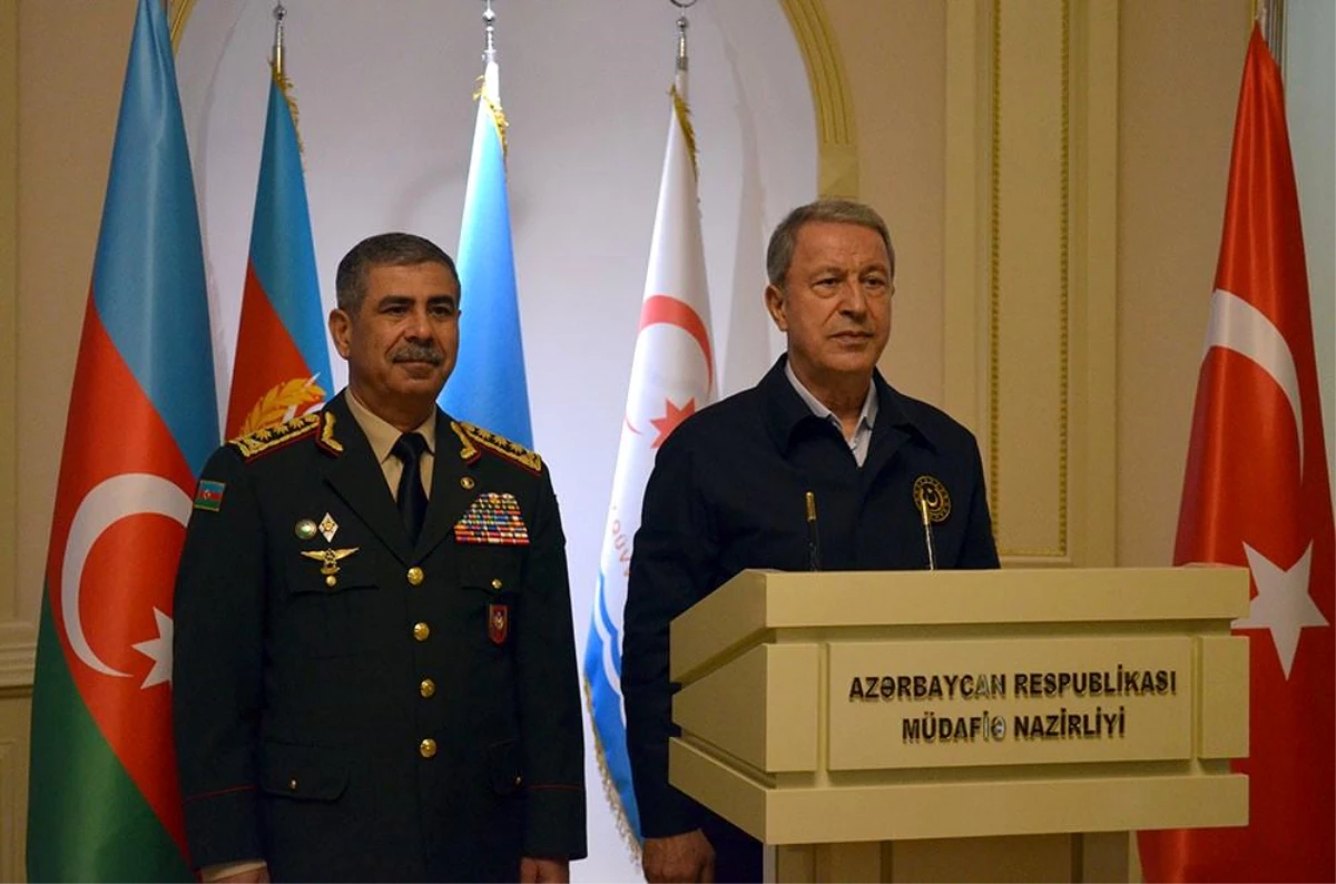 Milli Savunma Bakanı Akar\'a Azerbaycan\'da "mehter" sürprizi