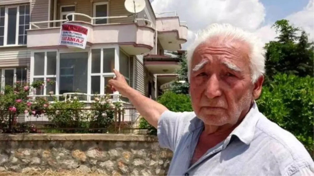 Oğluna oturduğu villayı sattırmak istemeyen adam, balkona astığı pankartla dikkat çekti