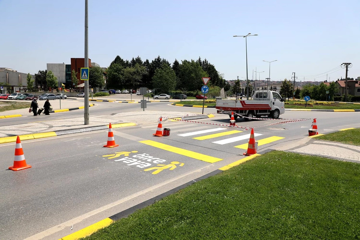 Okul çevreleri ve yoğunluk olan bölgelerdeki yaya yolları yenileniyor