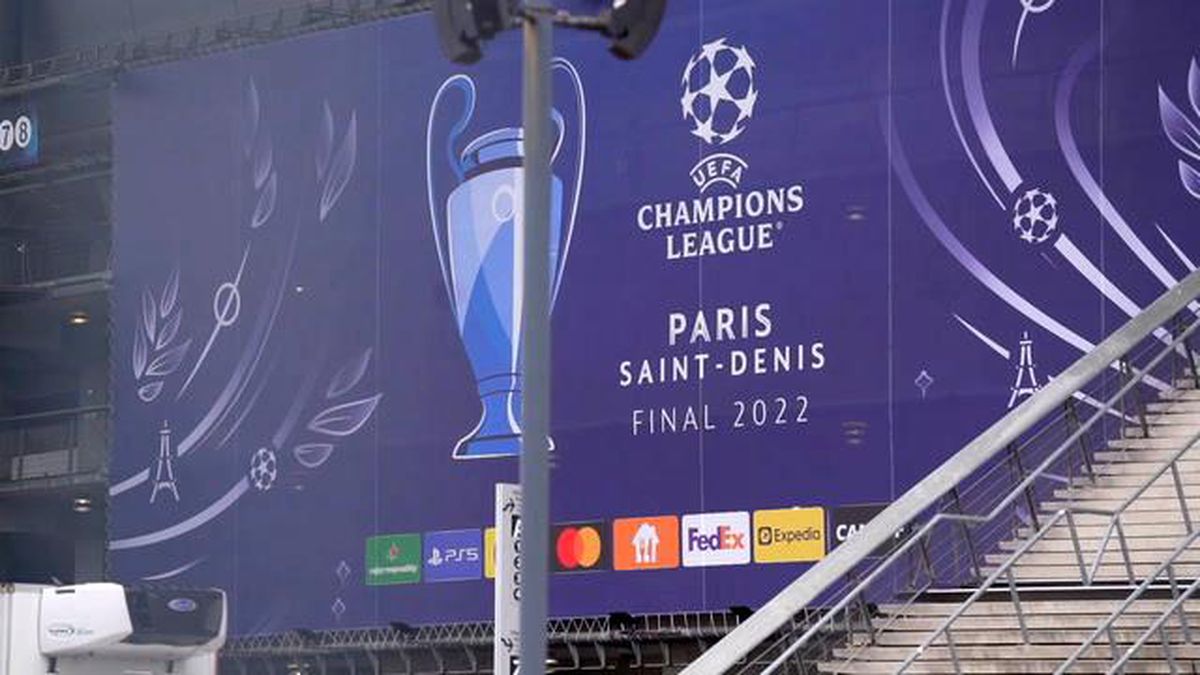 Real Madrid ve Liverpool taraftarları Paris sokaklarında