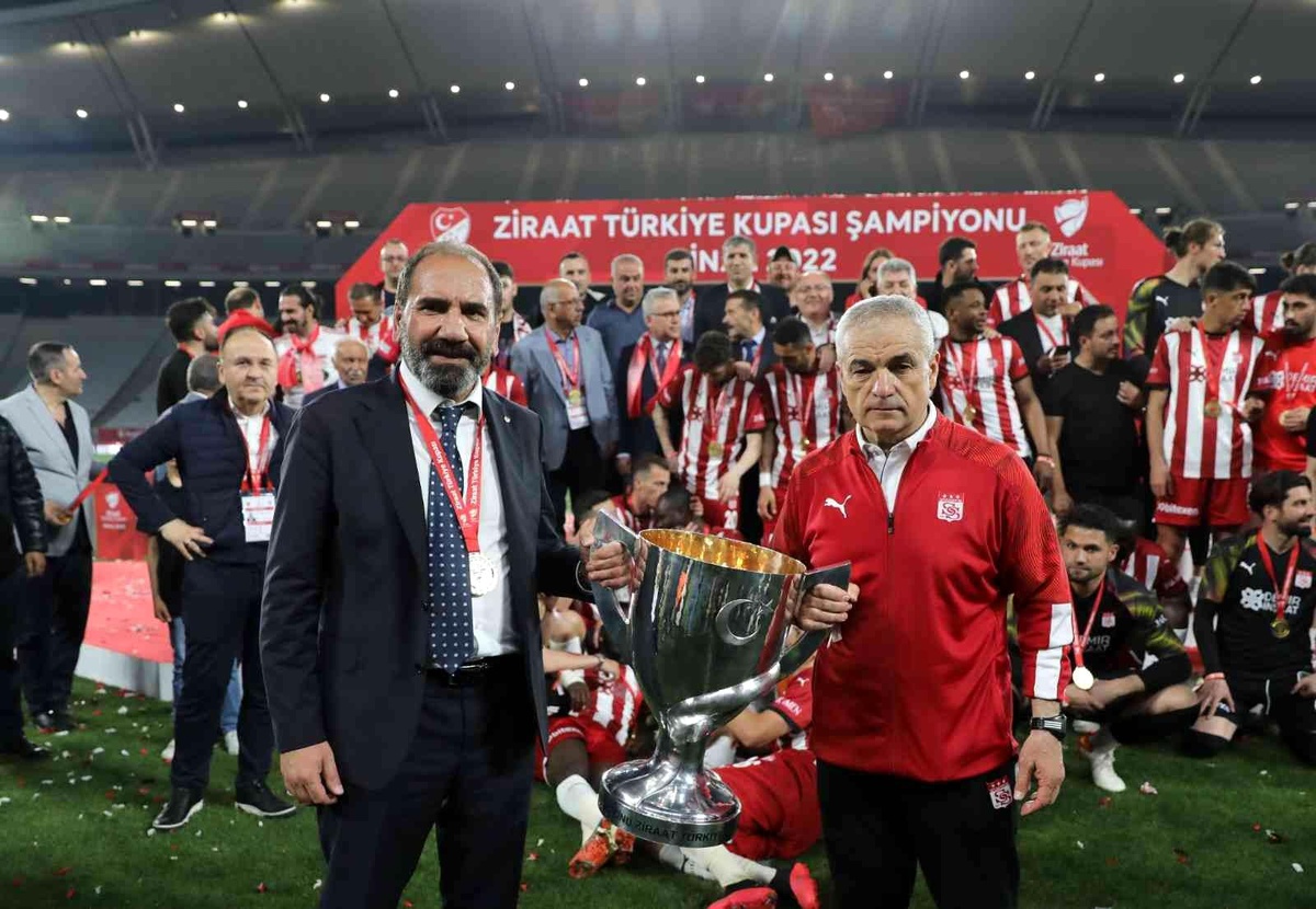 Rıza Çalımbay, \'Göreve hazırım\' mesajı verdi
