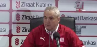 Rıza Çalımbay: 'Hep birlikte çok güzel şeyler yaptık ve ilk kupayı kazandık'