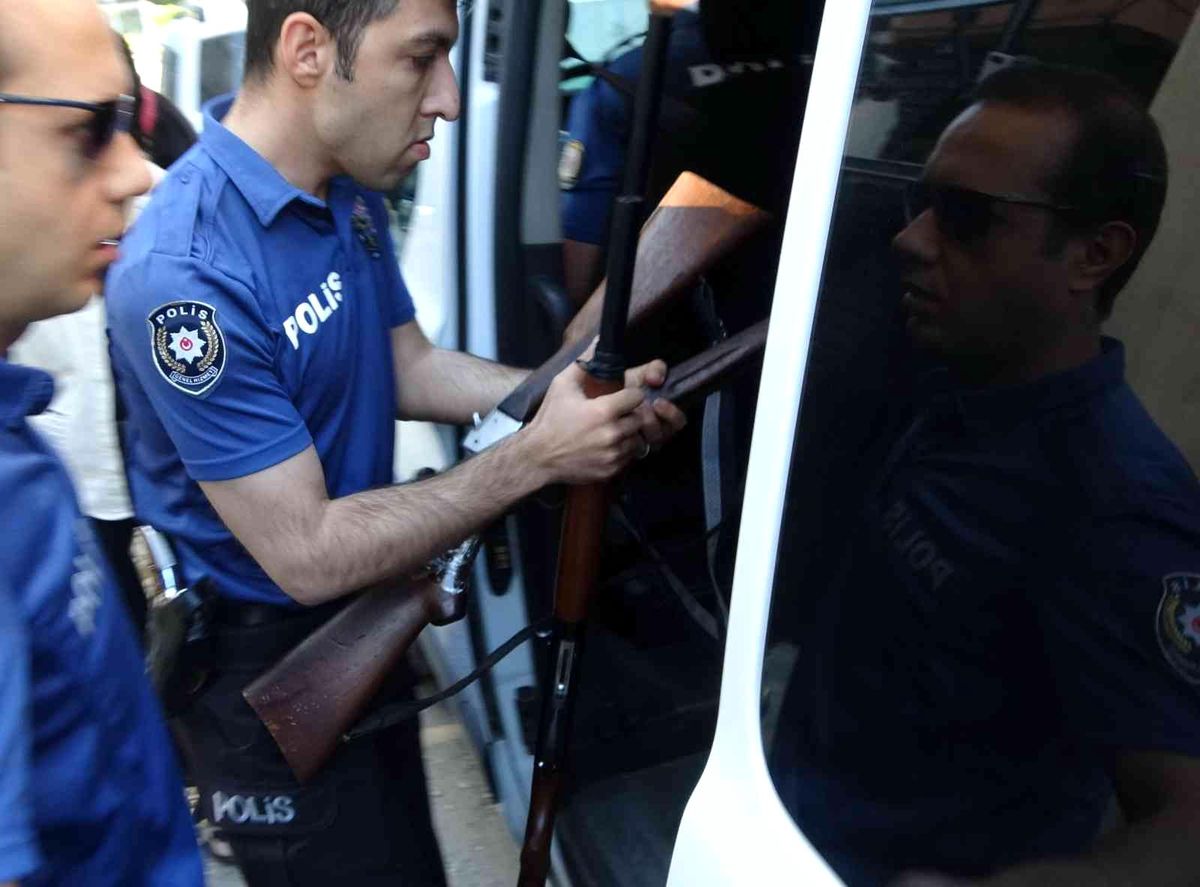 Şafak operasyonunda 2 şahıs gözaltına alındı