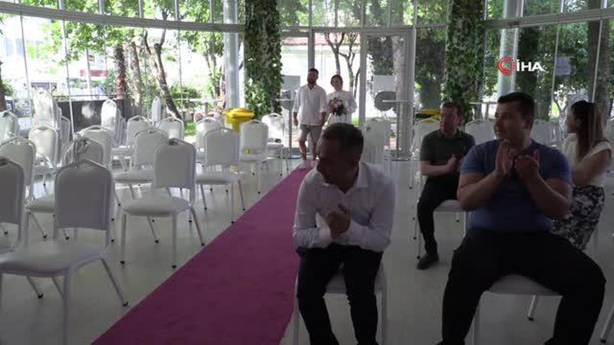 Savaş değil aşk kazandı... Ukraynalı ve Rus aşıklar Antalya\'da evlendi
